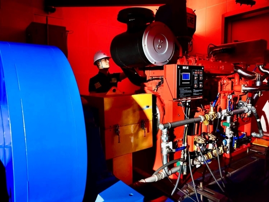 強力で耐久性のあるディーゼルエンジン消防ポンプ駆動装置と燃料タンク容量 50-550 ガロン 1250GPM